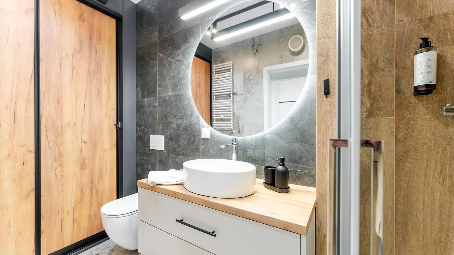 Apartment Apartament Premium Delux Kasprowicza 20C Darmowy Parking Basen Sauna Gym Kolobrzeg Poland